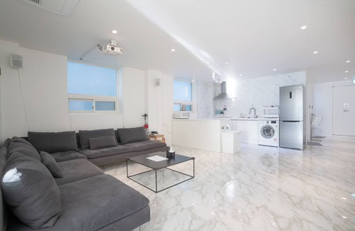 Suyeong-Gu House | The Wave Pension