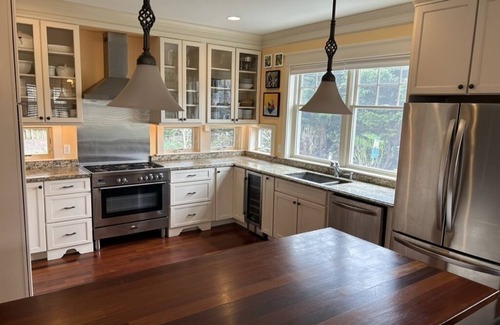 Jamestown House | The Waves of Jamestown©