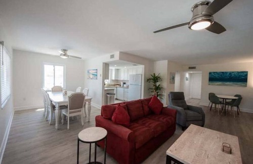 St. Pete Beach Condo | The Waves of St. Pete Beach FL-Roomy Condo