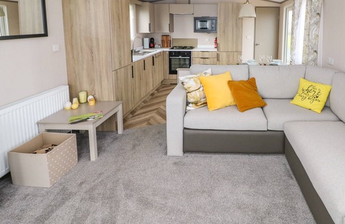 Hasguard Cross Cottage | THE WAVES, pet friendly, with hot tub in Broad Haven