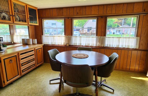 White Cloud House | The Way Back - Groovy 1970s Time Capsule – Retro Vibes, Modern Comfort!