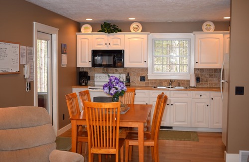 Lake Ann Cottage | The Wayberry Cottage-Beautiful Retreat-Close to Nature
