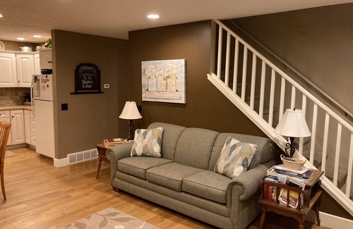 Lake Ann Cottage | The Wayberry Cottage-Beautiful Retreat-Close to Nature