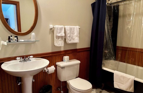 Bethlehem Hotel | The Wayside Inn