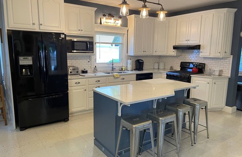Milford House | The Weathervane Majestic home, Recent renovation, pool, 5 minutes to Dreams Park