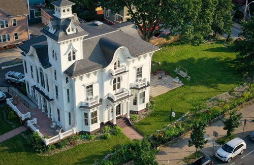 Federal Hill Bed & Breakfast | The Wedding Cake House