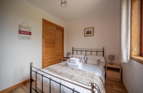 Isle of Lewis Apartment | The Wee Gem - 9 Milking Hill Park