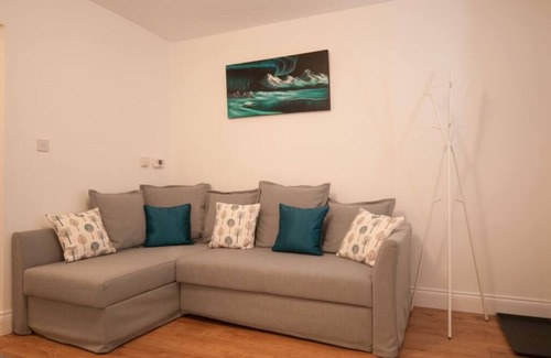 Burton on Trent House | The Wellington - A home for you (3 bedrooms, 1 sofa-bed, 2 bathrooms)