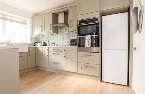Mylor Churchtown Cottage | THE WESLEY APARTMENT, family friendly, with a garden in Falmouth