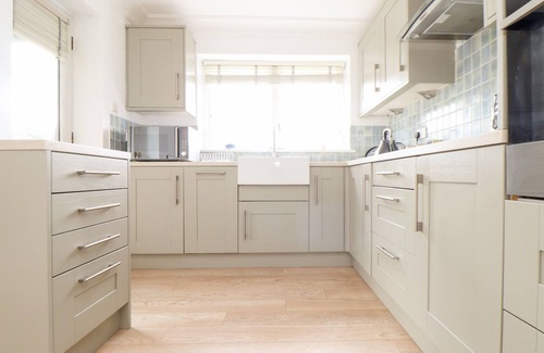 Mylor Churchtown Cottage | THE WESLEY APARTMENT, family friendly, with a garden in Falmouth