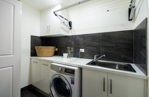 Echuca House | The Wesley - Echuca Holiday Homes