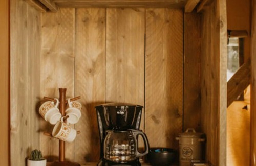 Flag Pond Apartment | The Wesley Unit 5- Not Pet Friendly - Glamping Retro