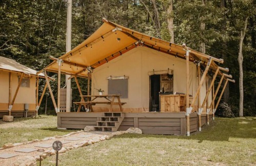 Flag Pond Apartment | The Wesley Unit 5- Not Pet Friendly - Glamping Retro