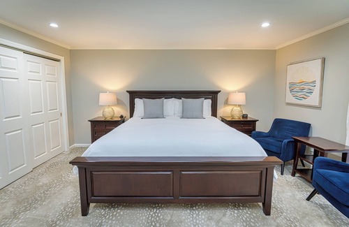 Ridgefield Hotel | The West Lane Inn - King Studio Suite with kitchenette