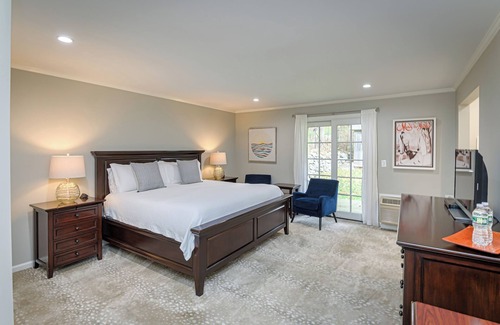 Ridgefield Hotel | The West Lane Inn - King Studio Suite with kitchenette