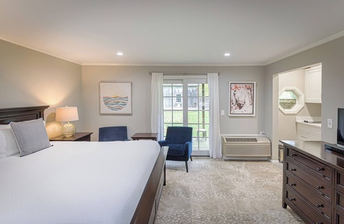 Ridgefield Hotel | The West Lane Inn - King Studio Suite with kitchenette