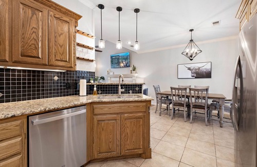 Canyon House | The West Nest 2 -Families, 2 Kings, Game Room