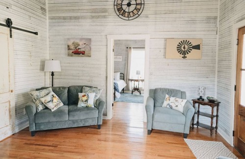 West House | The West Nest Cozy Cottage