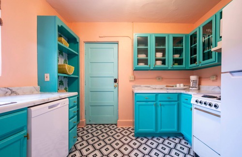 Oxford House | The West Palm, 2BR Oasis by Velvet Ditch Villas