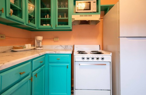 Oxford House | The West Palm, 2BR Oasis by Velvet Ditch Villas