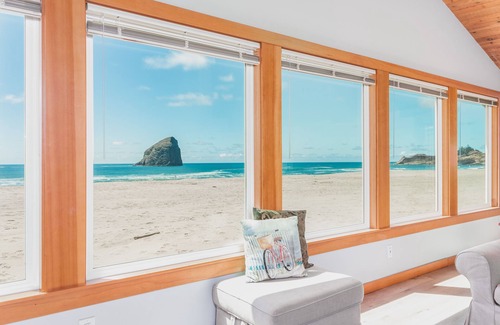 Oregon Coast House | The Westerly #121 - Oceanfront cabin with amazing views, direct beach access. Pet friendly.