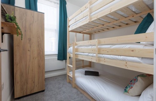 Blackpool Town Center Apartment | The Western Room 4-Room Only-Sleeps 5