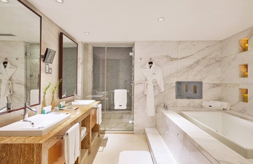 Gu Lou Hotel | The Westin Nanjing Xuanwu Lake