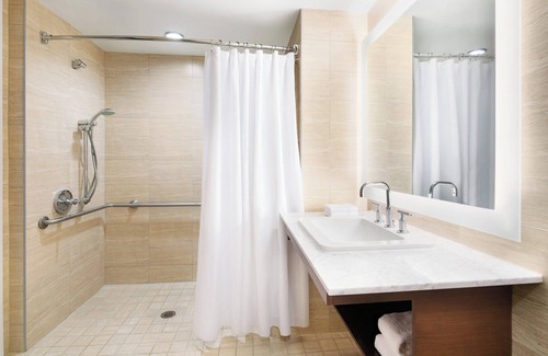 Richmond City Centre Hotel | The Westin Wall Centre, Vancouver Airport