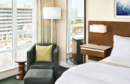 Richmond City Centre Hotel | The Westin Wall Centre, Vancouver Airport