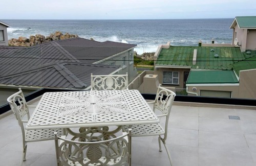Kleinmond Apartment | The Whale and Waddler - Unit with a view