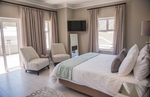 Hermanus Bed & Breakfast | The Whale on Main B&B