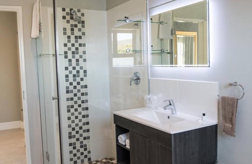 Hermanus Bed & Breakfast | The Whale on Main B&B