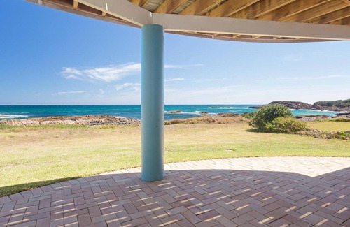 Anna Bay Apartment | The Whale Watcher, 1/6 Birubi Lane - waterfront unit with stunning views, level access