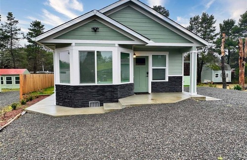 Grayland House | The Whalern“Walk to the beach”