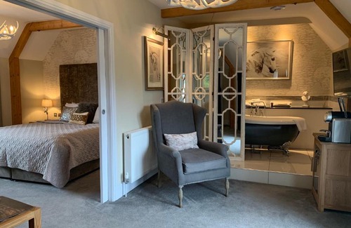Sandbach Bed & Breakfast | The Wheatsheaf Hotel, Sandbach