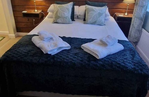 West Beckham Bed & Breakfast | The Wheatsheaf Pub West Beckham