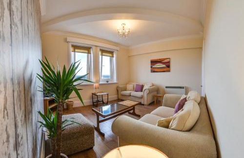 Whitby Apartment | The Whitby Prospect, large apartment with stunning views, 2 mins from beach
