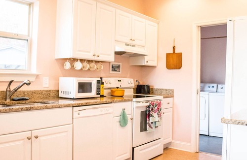 Lookout Valley Neighborhood Association House | The White Cabin: In the Woods, Close to Town