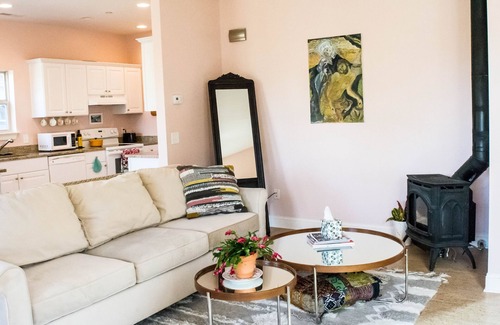 Lookout Valley Neighborhood Association House | The White Cabin: In the Woods, Close to Town