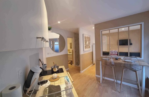 Gare Apartment | The White cosy, maxi studio in the city center, 1 km from the train station, tourism/business