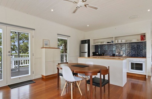 Metung Cottage | The White Cottage - Metung