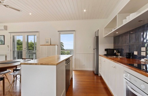 Metung Cottage | The White Cottage - Metung