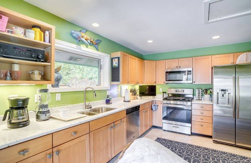 Rio Apartment | The White Elephant Inn Getaway w/Pool & Hot Tub!