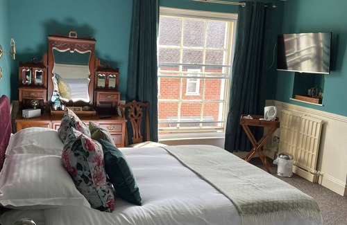 Whitchurch Hotel | The White Hart Arkells Pub Group