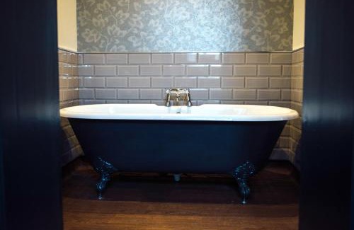 Ampthill Hotel | The White Hart