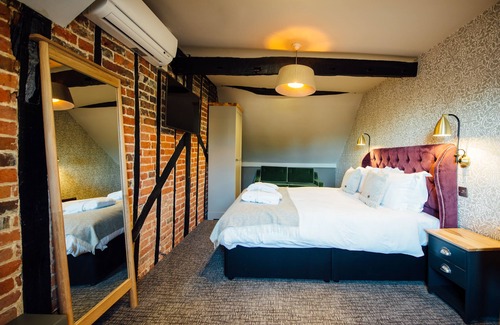 Ampthill Hotel | The White Hart