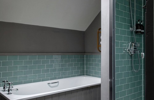 Giddeahall Hotel | The White Hart