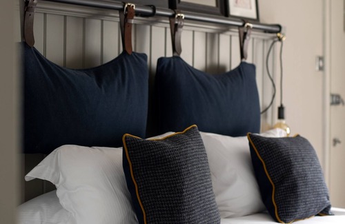 Giddeahall Hotel | The White Hart