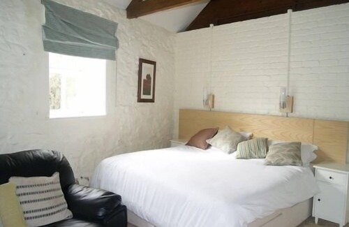 St. Keverne Hotel | The White Hart