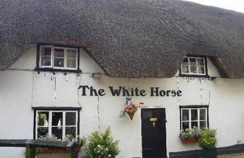 Thruxton Hotel | The White Horse